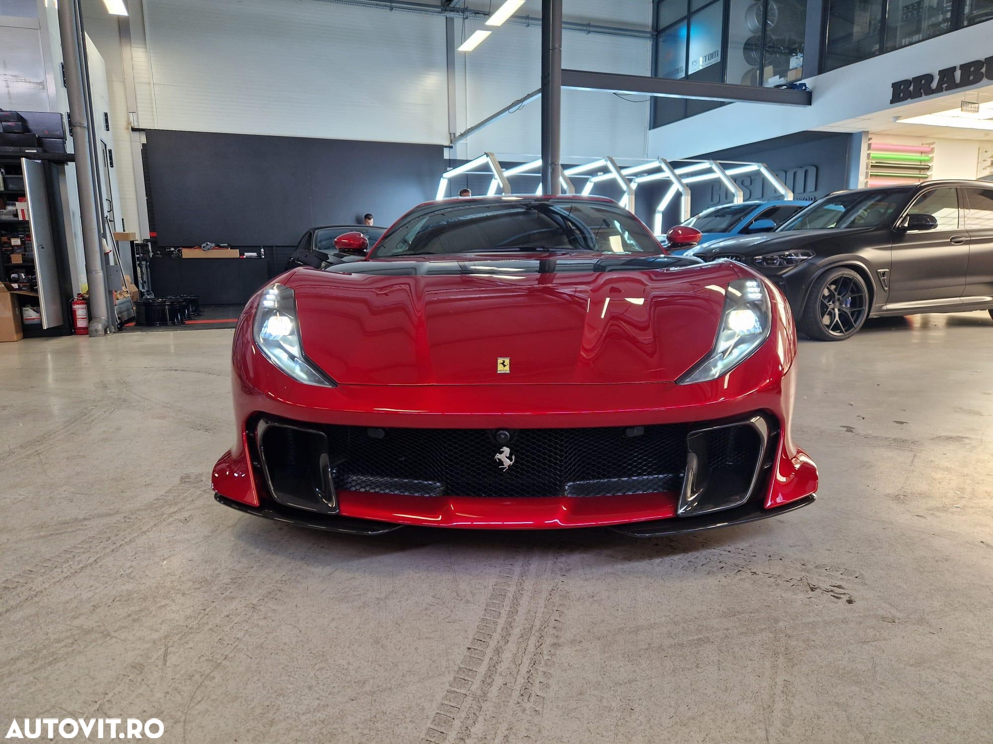 Ferrari 812 - 8