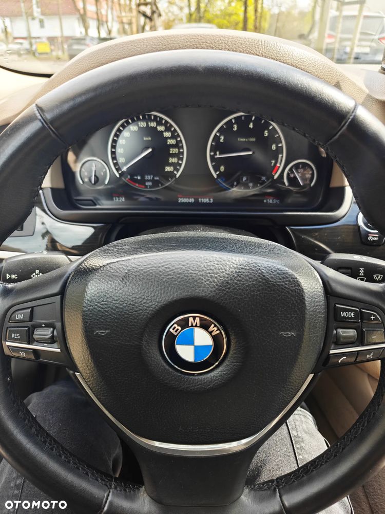 BMW Seria 5 528i xDrive - 10