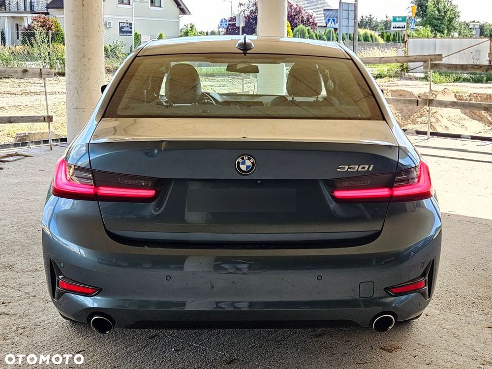 BMW Seria 3 330i Sport Line - 6