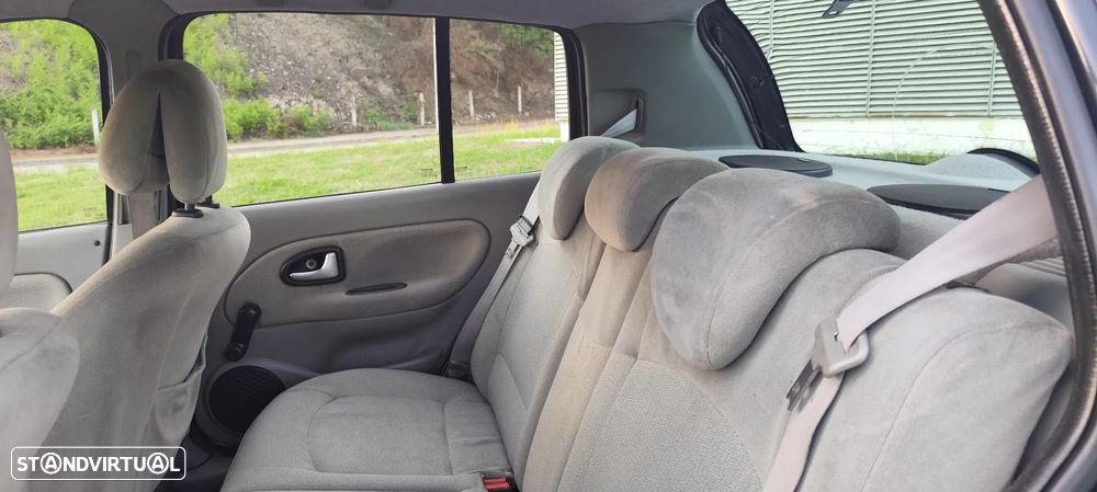 Renault Clio 1.2 16V Privilège - 13