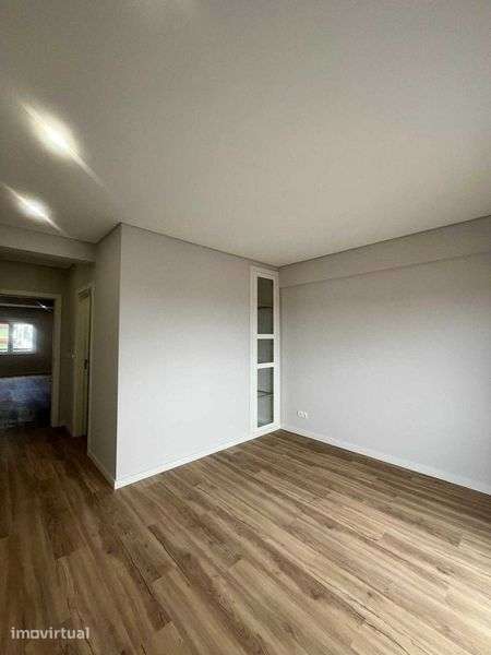 Vende-se Apartamento T3 em Alverca do Ribatejo Totalmente Remodelado - Grande imagem: 2/12