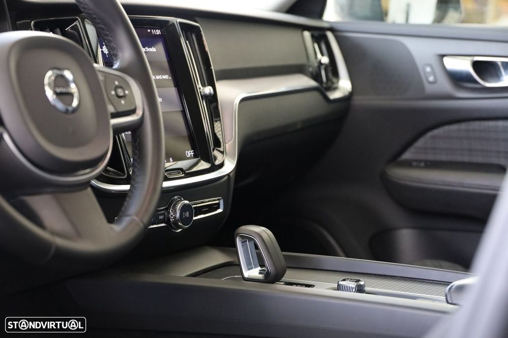 Volvo V60 2.0 B4 Momentum Geartronic - 11
