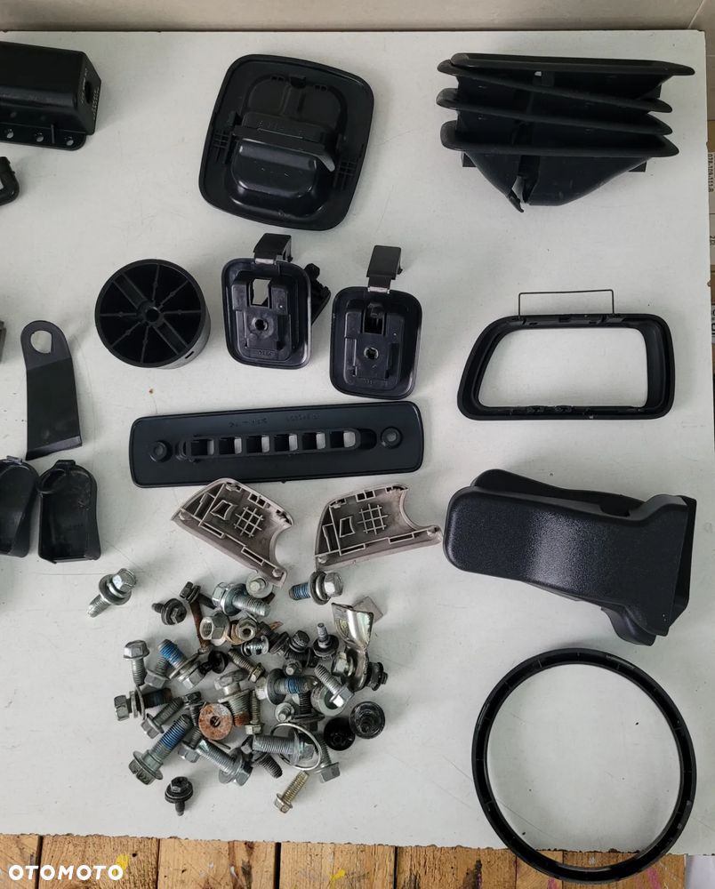 CZĘŚCI WYPOSAŻENIA MITSUBISHI PAJERO III 07-15 - 6