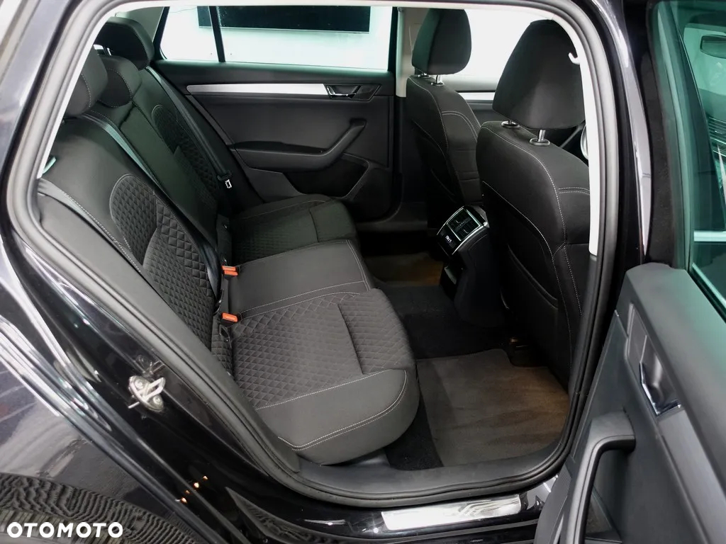 Skoda Superb 2.0 TDI Style DSG - 9