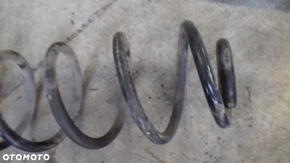 sprężyna zawieszenia tył tylna A4 B8 sedan quattro - 2