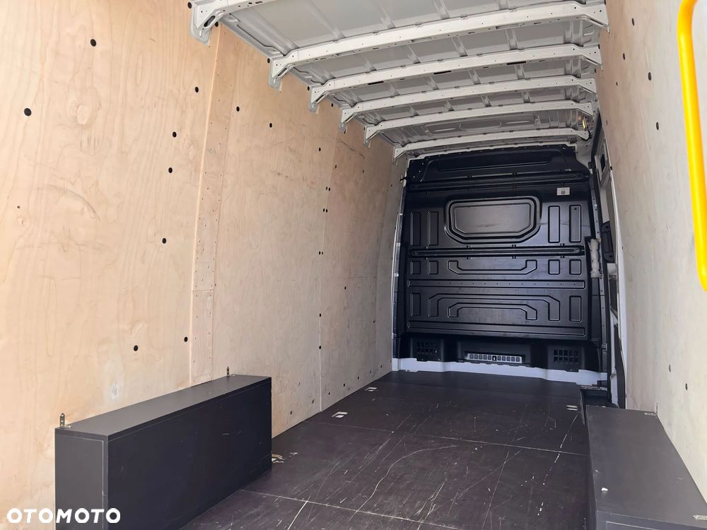 Volkswagen Crafter L3H2 2,0 TDi - 23