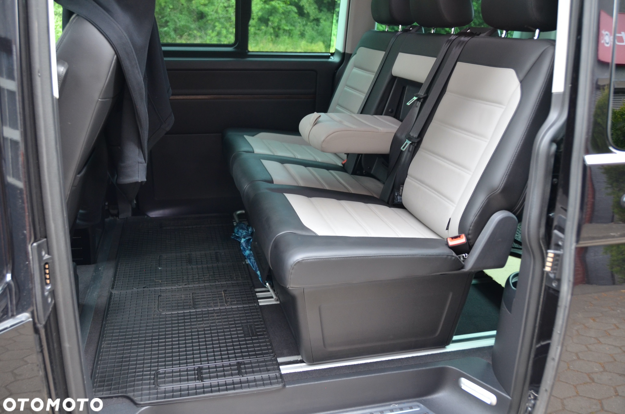 Volkswagen Multivan - 18