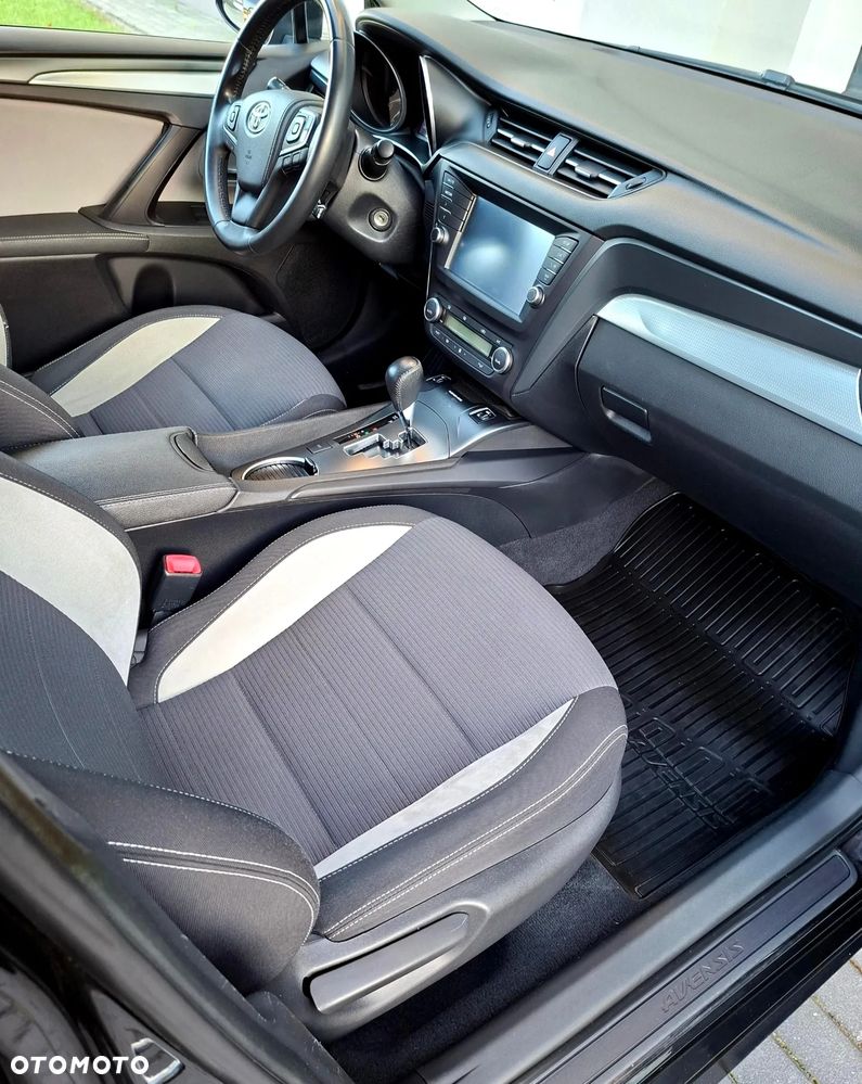 Toyota Avensis 1.8 Premium MS - 12
