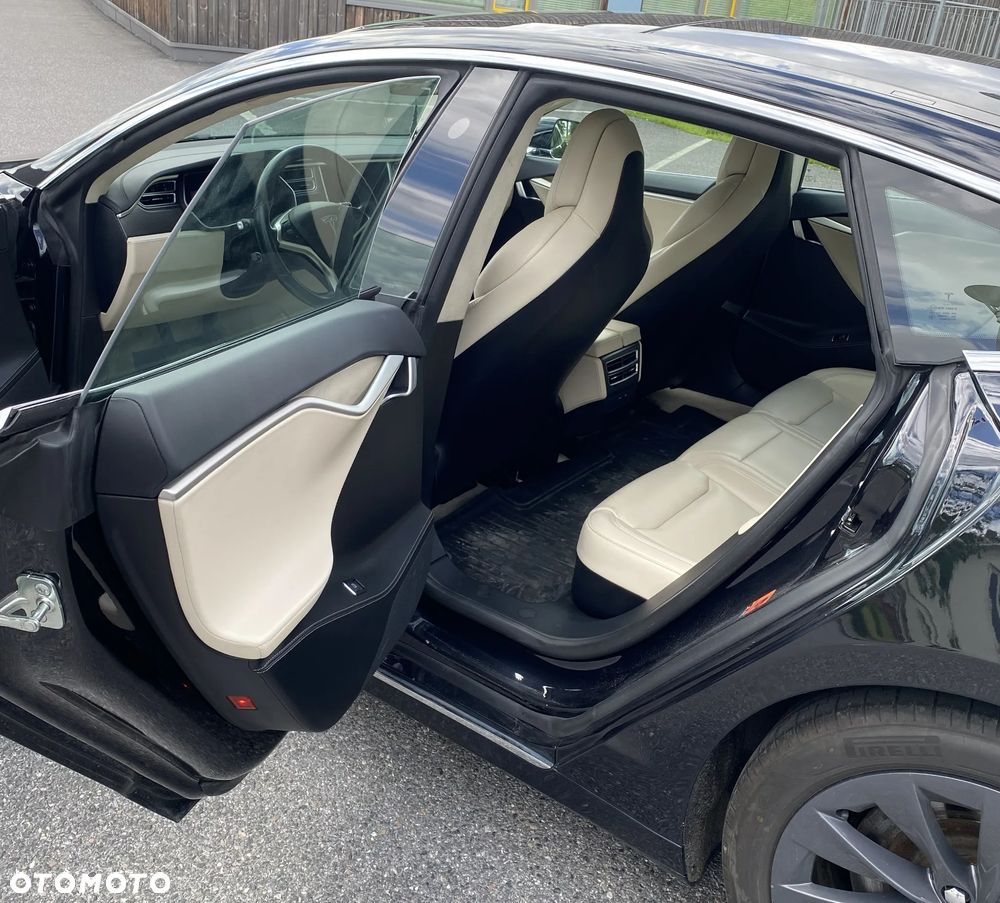 Tesla Model S - 9