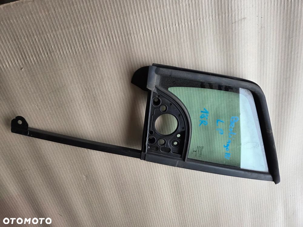 Szyba drzwi lewych przednich przód trójkąt Citroen Berlingo IV - 1