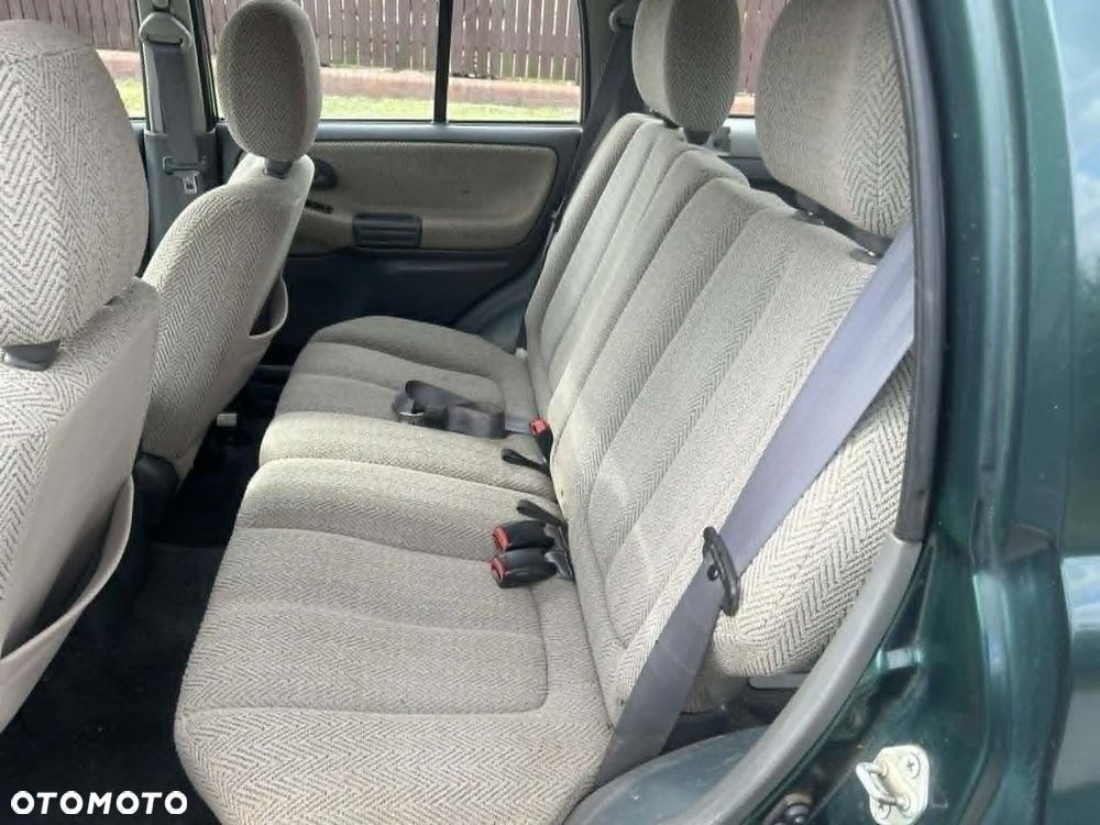 Suzuki Grand Vitara 2.5 V6 - 24