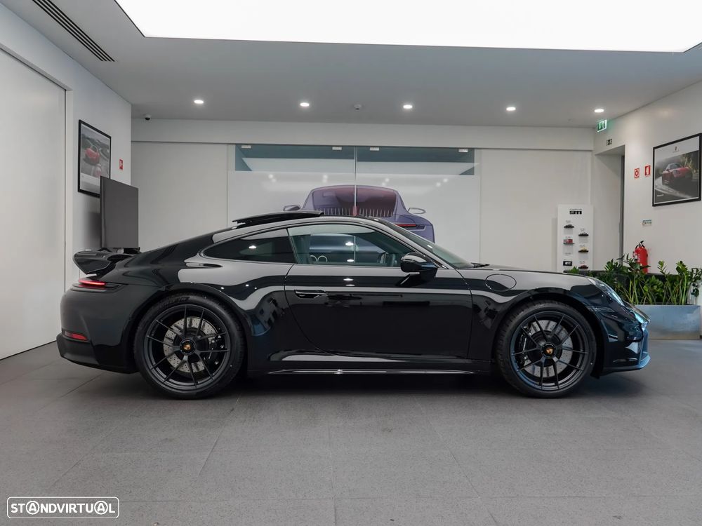 Porsche 911 (992) Carrera 4 GTS - 3