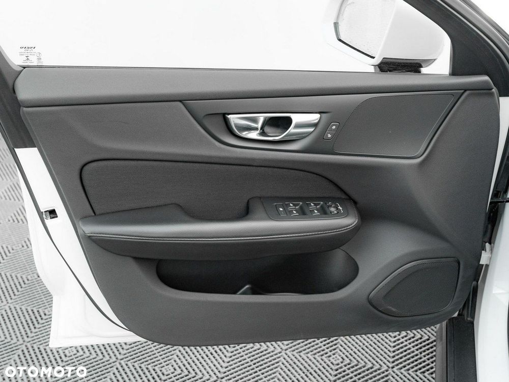 Volvo V60 Cross Country D4 AWD - 13