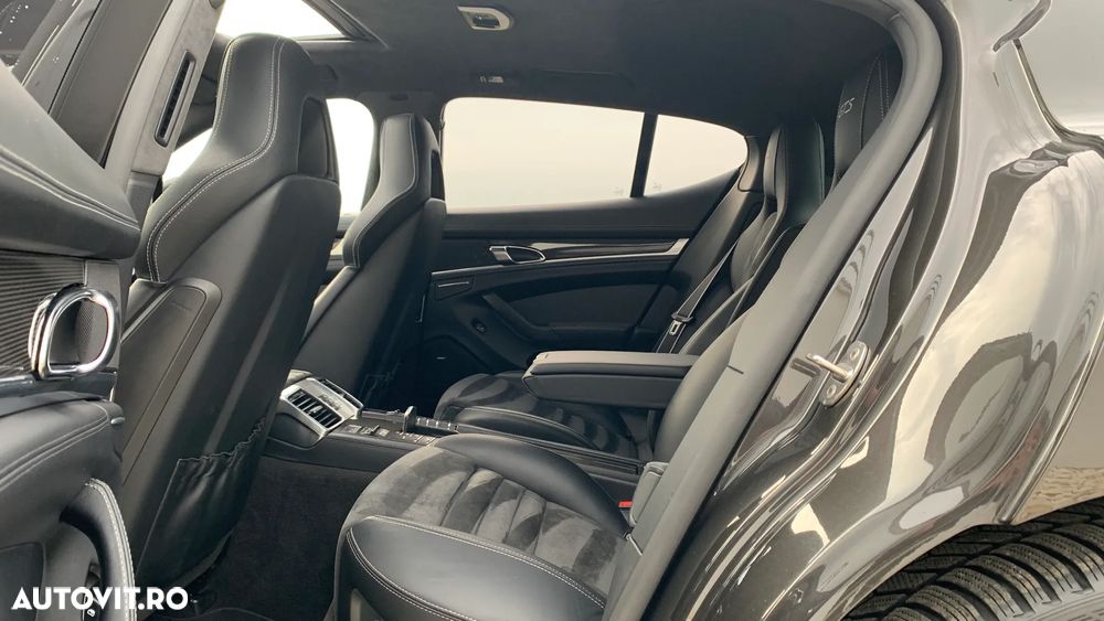 Porsche Panamera 4.8 PDK GTS - 10