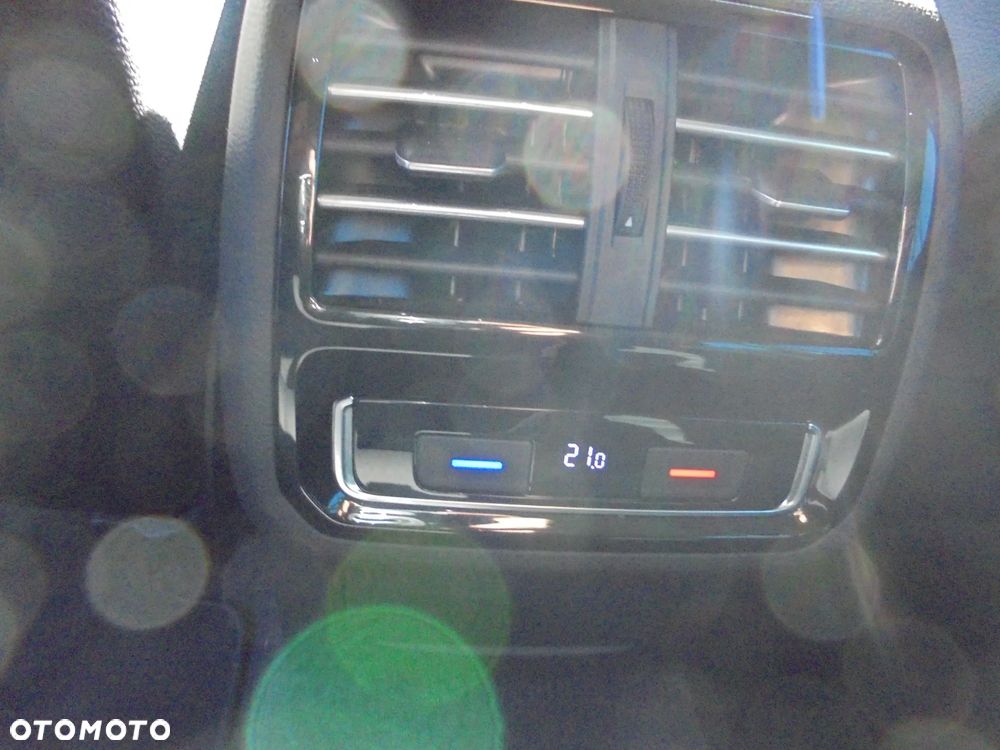 Volkswagen Passat Variant 2.0 TDI SCR BlueMotion Highline - 12