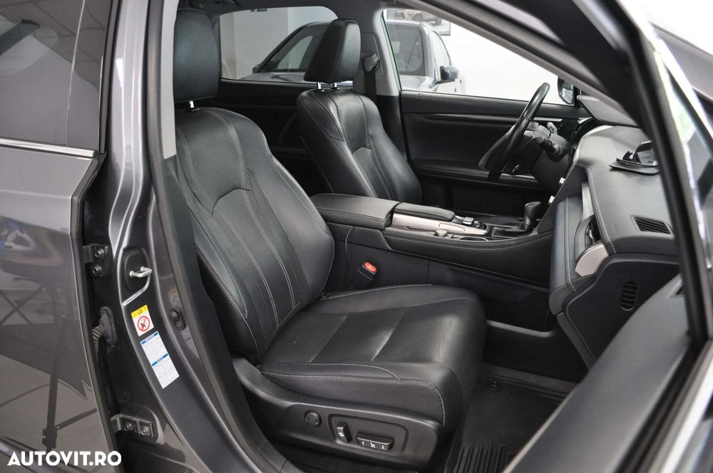 Lexus Seria RX - 16