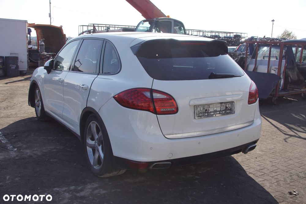 Auto na części - Porsche Cayenne II 3.0 D 239 KM CASA A5904 LR9A 2011R Silnik Skrzynia Drzwi Klapa Błotnik Lampa Lusterko Szyba Klamka Deska Kokpit Sterownik Moduł Czujnik Licznik Kierownica Wyświetlacz Panel - 7