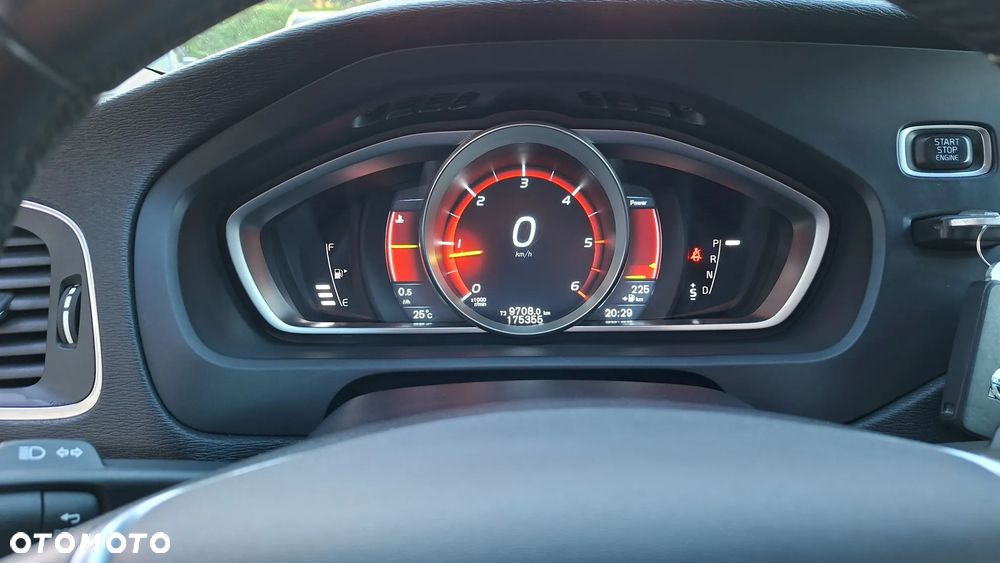 Volvo V40 Cross Country - 12