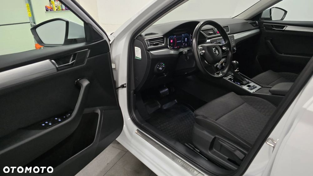 Skoda Superb 2.0 TDI SCR Style DSG - 6
