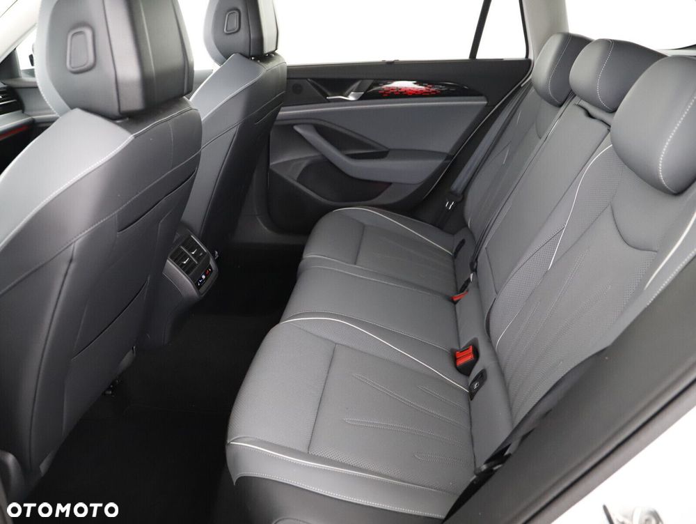 Volkswagen Passat - 11