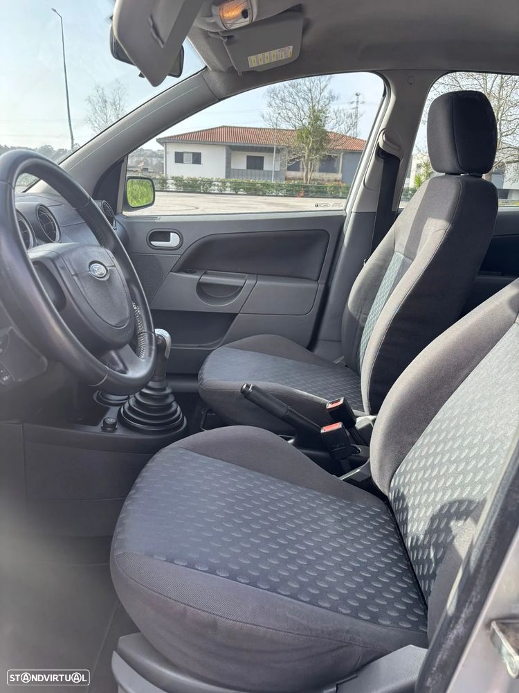 Ford Fiesta 1.25 Ambiente - 17