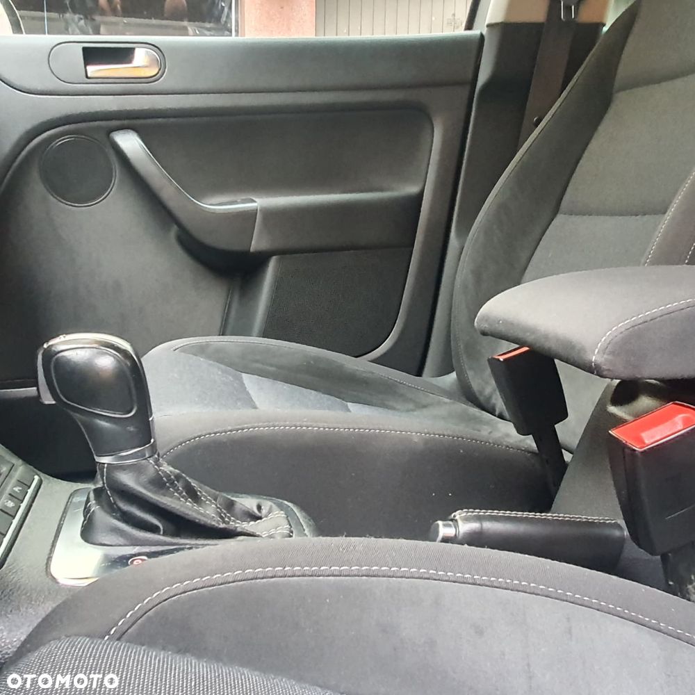 Volkswagen Golf Plus 1.6 TDI Comfortline DSG - 26