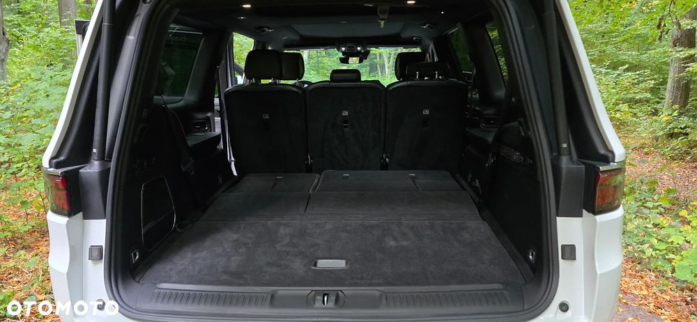 Jeep Wagoneer - 26