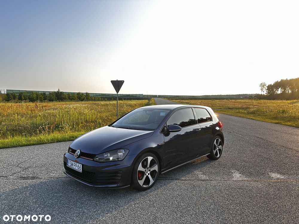 Volkswagen Golf - 2