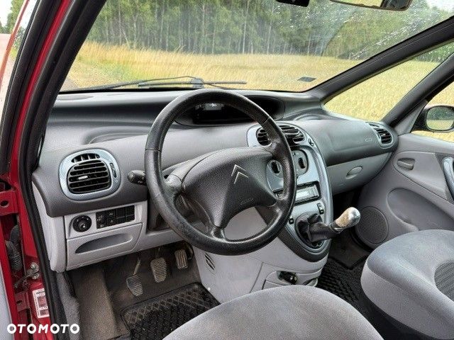 Citroën Xsara Picasso 1.6 SX - 9