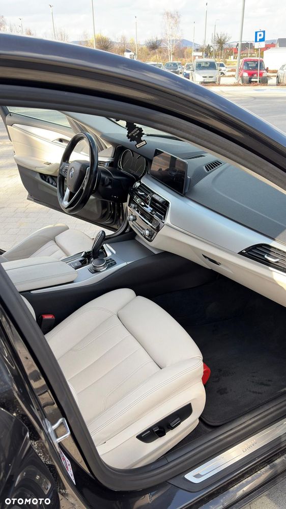 BMW Seria 5 520d xDrive - 14