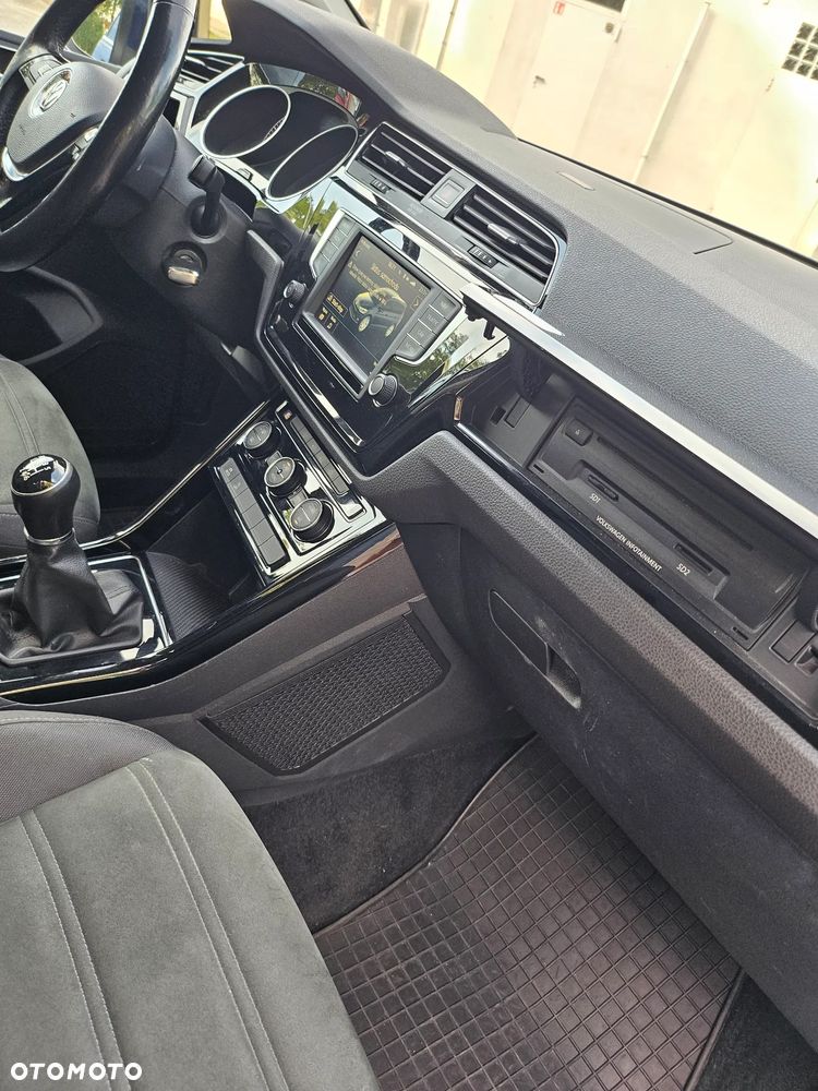 Volkswagen Touran 1.4 TSI BMT Highline - 15