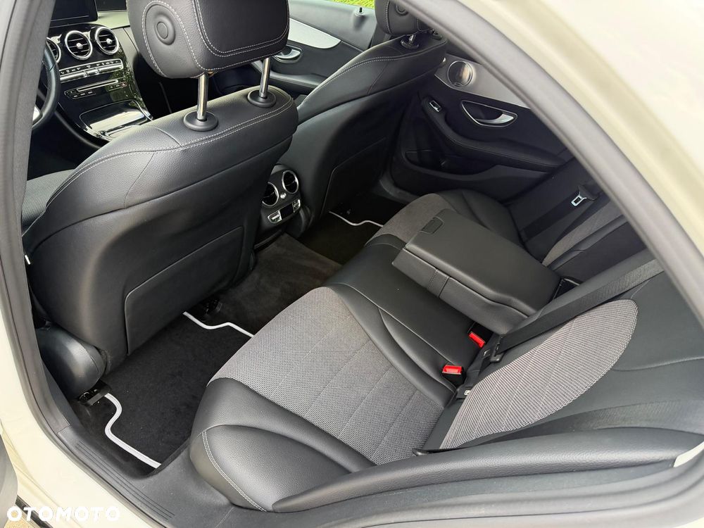 Mercedes-Benz Klasa C 200 7G-TRONIC Exclusive - 12
