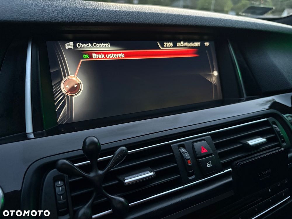BMW Seria 5 525d xDrive - 28
