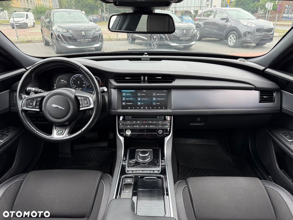 Jaguar XF 2.0 i4D R-Sport - 28