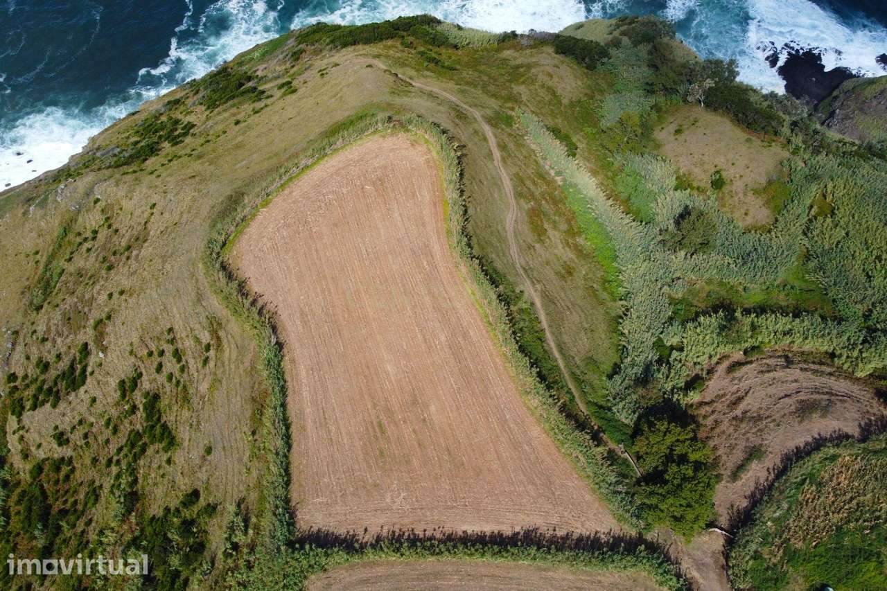 Terreno único com 71.140 m² em primeira linha de mar, com acesso ao oc - Grande imagem: 4/8