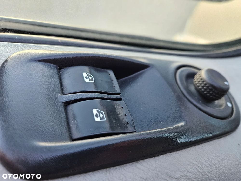 Opel VIVARO 2.0 cdti KLIMATYZACJA - 11