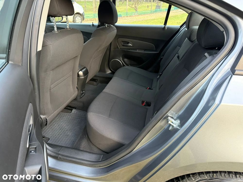 Chevrolet Cruze - 11