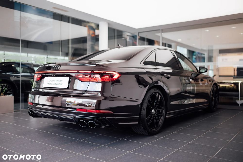 Audi S8 - 11