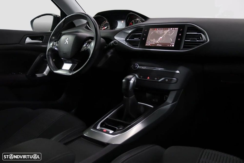 Peugeot 308 1.2 PureTech Allure — fotografia 5
