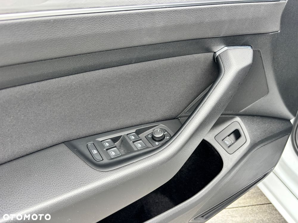 Volkswagen Passat - 30