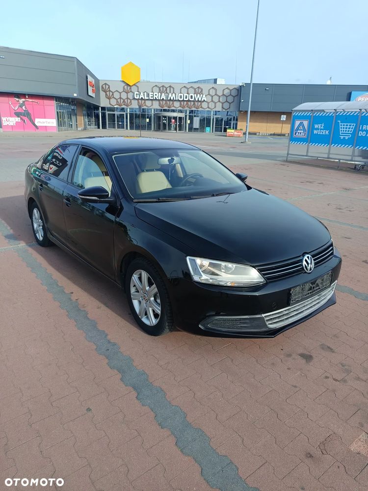 Volkswagen Jetta - 3