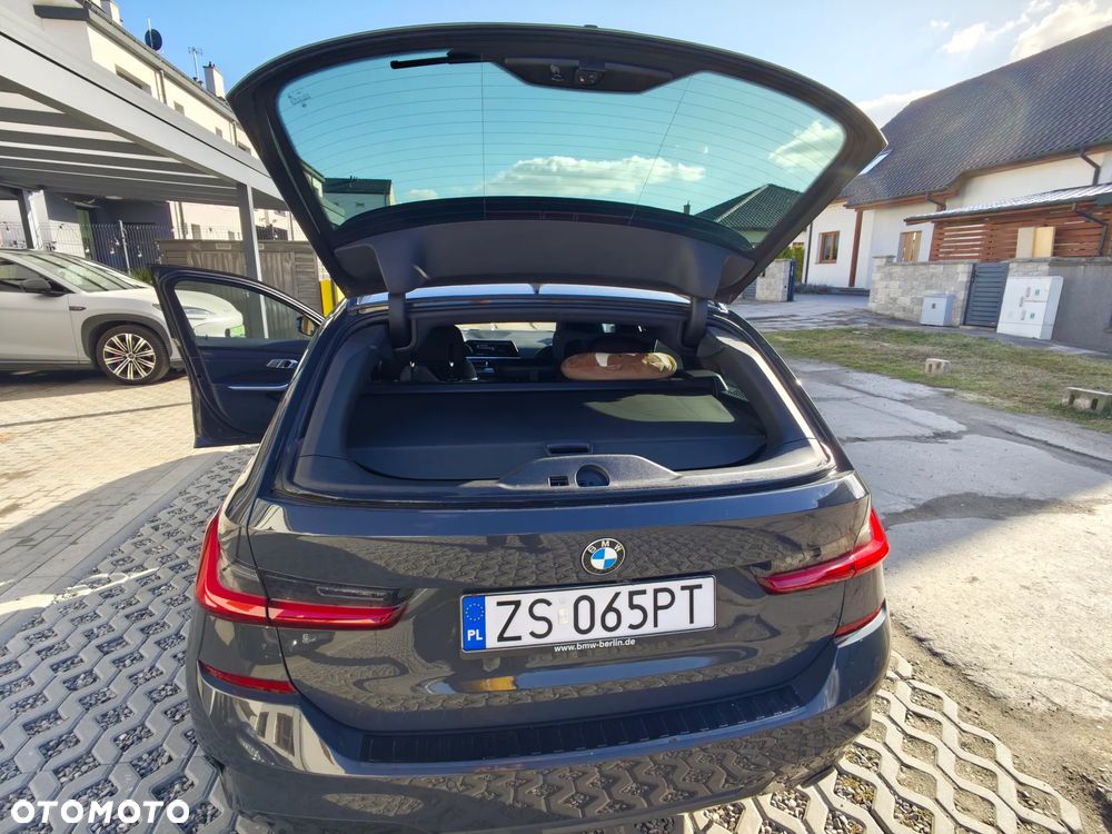 BMW Seria 3 330e xDrive M Sport - 8