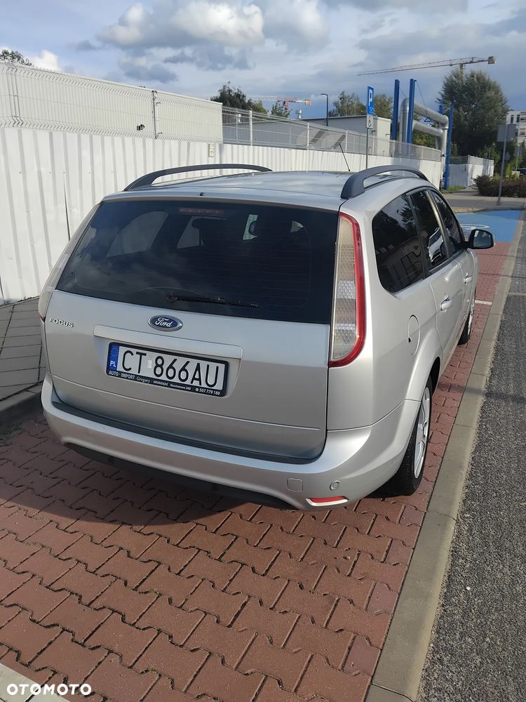 Ford Focus 1.6 Ambiente - 4