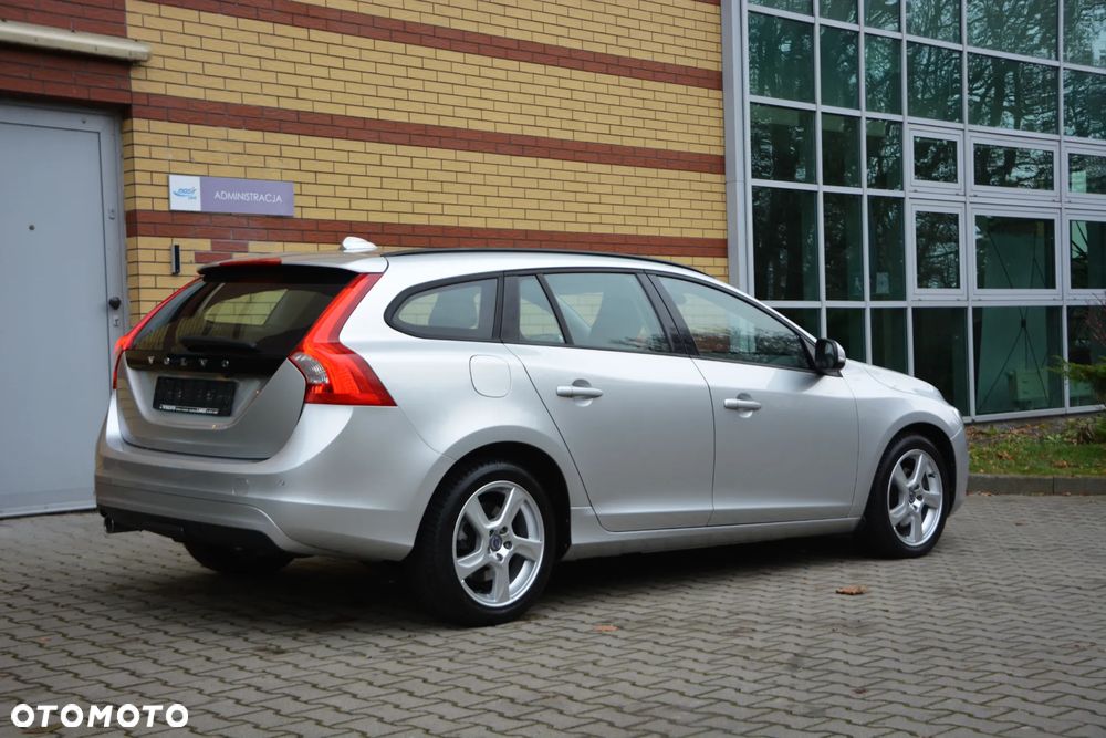 Volvo V60 D4 Geartronic Summum - 27