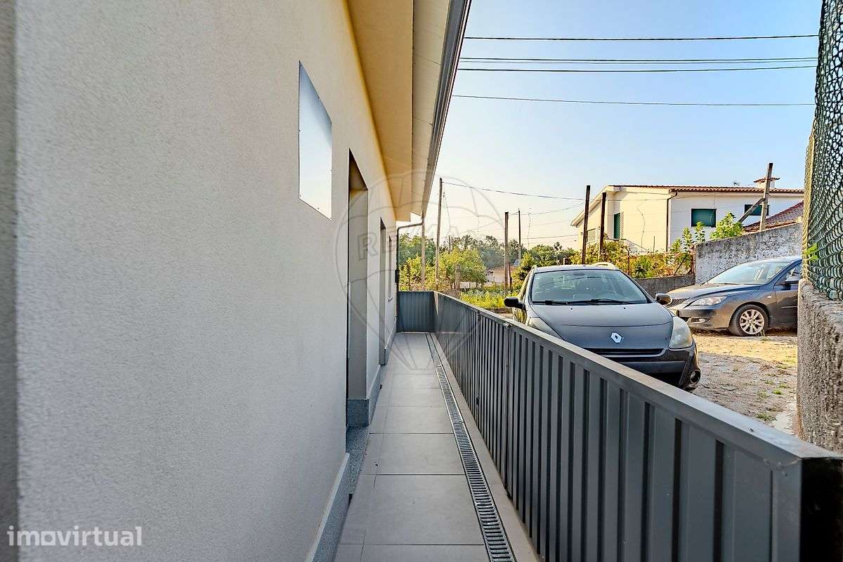 Moradia composta por 2 apartamentos de tipologia T1 - Grande imagem: 3/30
