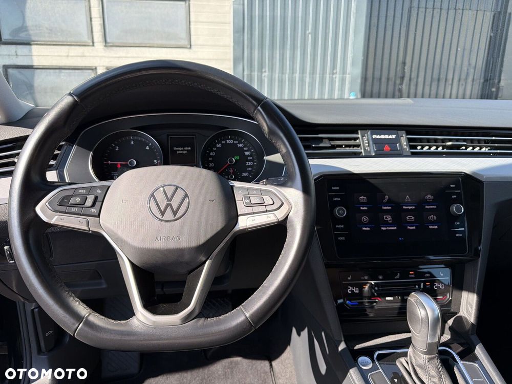 Volkswagen Passat - 15