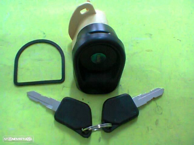 canhão da tampa da mala peugeot 205 (novo) - 1