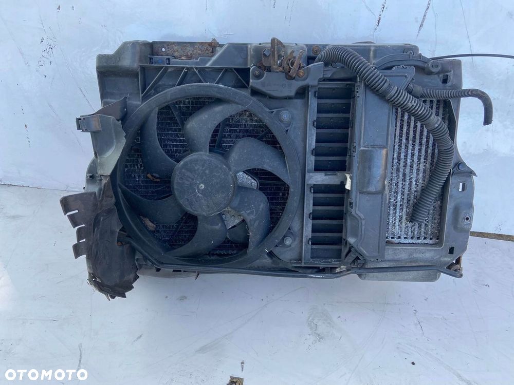 PAS PRZEDNI CHŁODNICA CITROEN C5 III 2.7 HDI - 1
