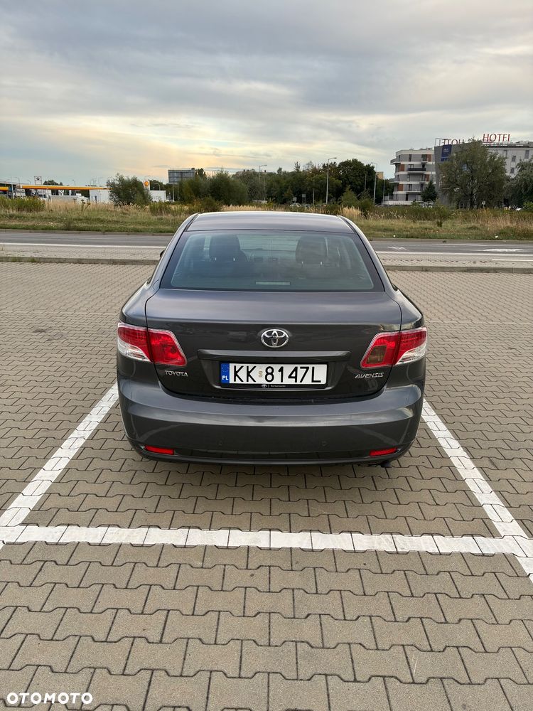 Toyota Avensis 1.8 Sol MS - 3