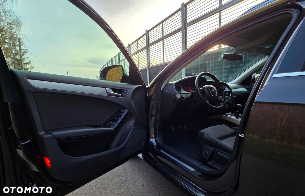 Audi A4 Avant 2.0 TDI DPF quattro - 31